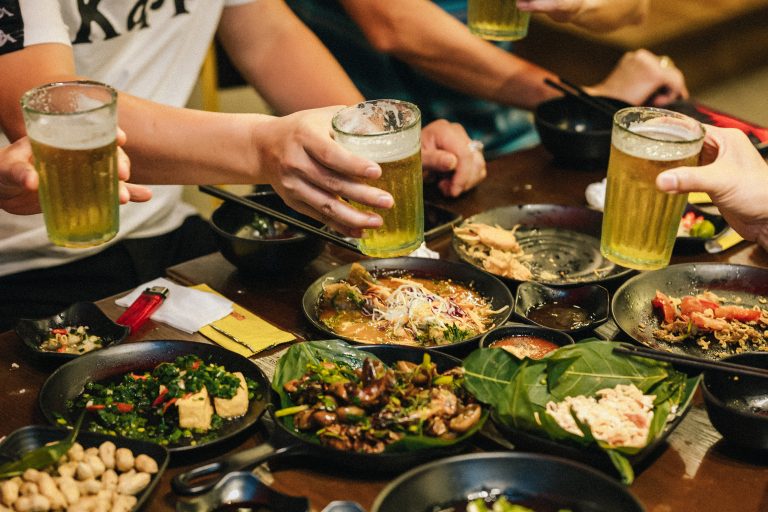 TỪ XƯA ĐẾN NAY, DÒNG CHẢY KHÔNG NGỪNG CỦA MEN VÀ NGƯỜI