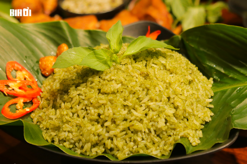 Món cơm muối é thơm ngon, lạ miệng tại quán Bia Ơi - biaoi.vn