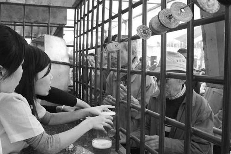 Tem phiếu mua bia Hà Nội – dấu ấn thời bao cấp, gợi nhớ ký ức về những ngày bia là niềm vui giản dị